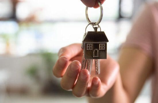 home keys and hand